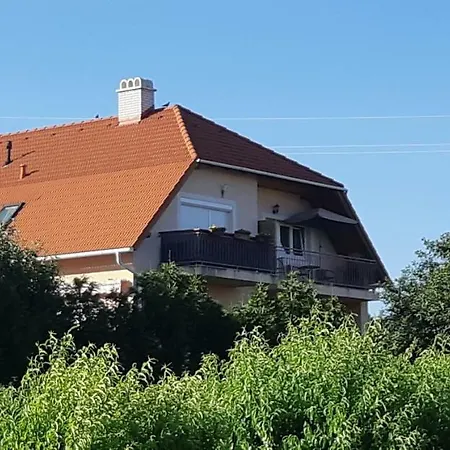 Bambusz Apartman Appartamento *