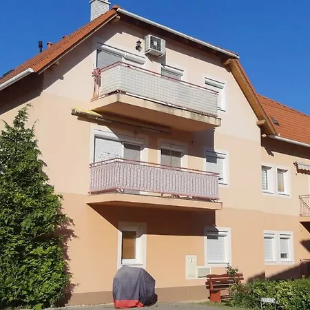 Bambusz Apartman Appartamento *